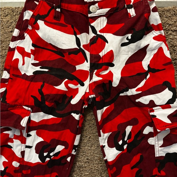 Rue 21 Woman’s Size Sm. Red Camo print Joggers Cargo pockets Great condition - Picture 15 of 16